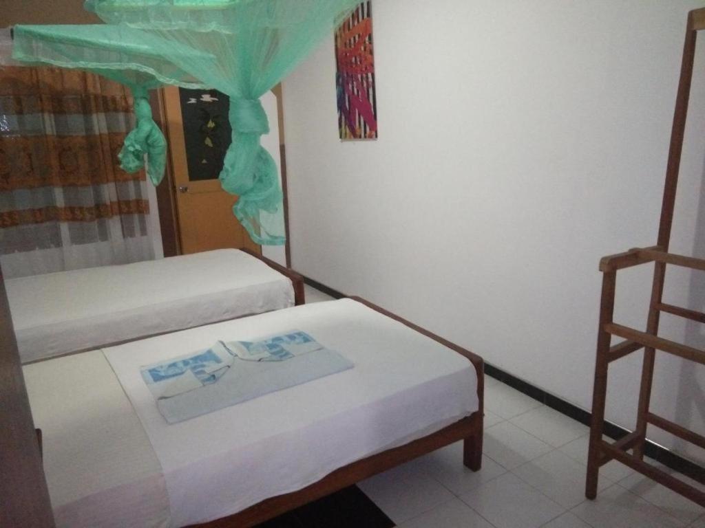 Leopard City Hostel Yala Tissamaharama Bagian luar foto
