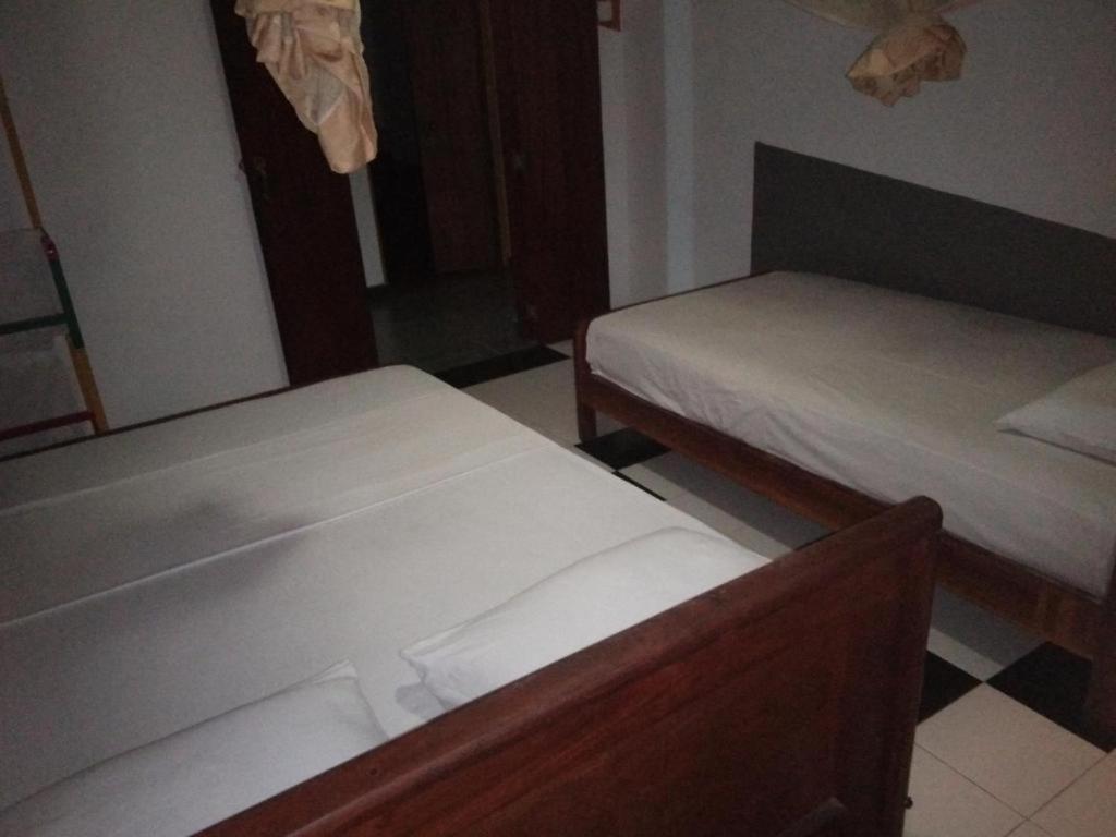 Leopard City Hostel Yala Tissamaharama Bagian luar foto