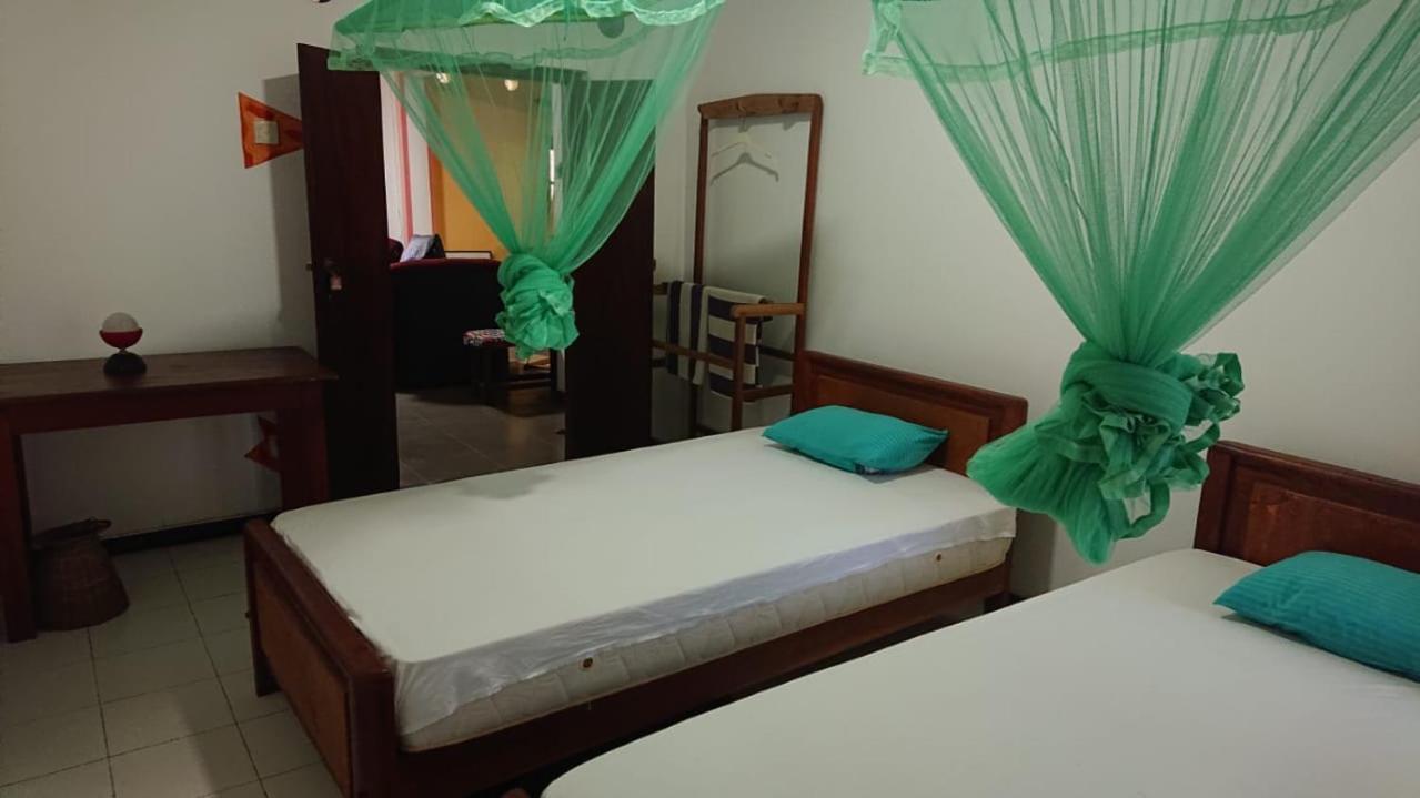 Leopard City Hostel Yala Tissamaharama Bagian luar foto