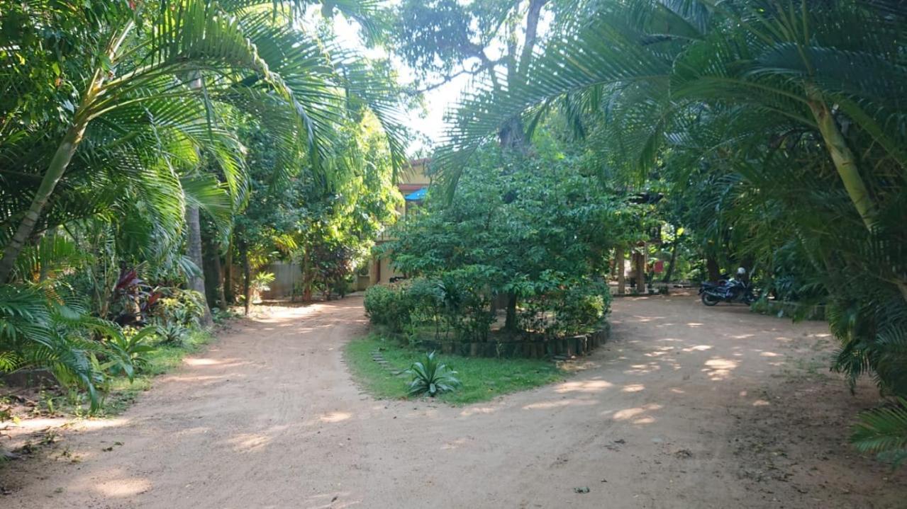 Leopard City Hostel Yala Tissamaharama Bagian luar foto